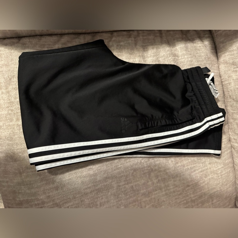 Adidas Black Sweatpants/ mint condition.